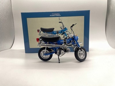 EBBRO DAX Honda ST50・1969 Ebbro 1:10 Scale DieCast Model Dax Honda ST50 1969 Motorcycle Blue