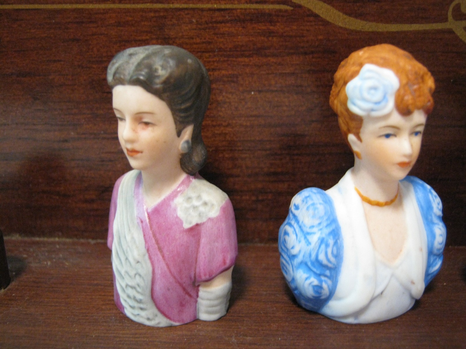 Vintage Avon American Fashion Thimbles (set of 7 ) and Mahogany Rack Display