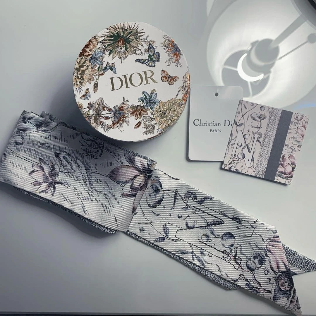 Foulard DIOR Mitzah soie 90 cm x 90 cm femme boîte d'origine