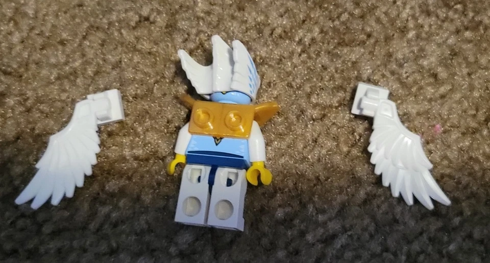 Lego Legend Of Chima Ewar Eagle MiniFigure - Image 2 of 2