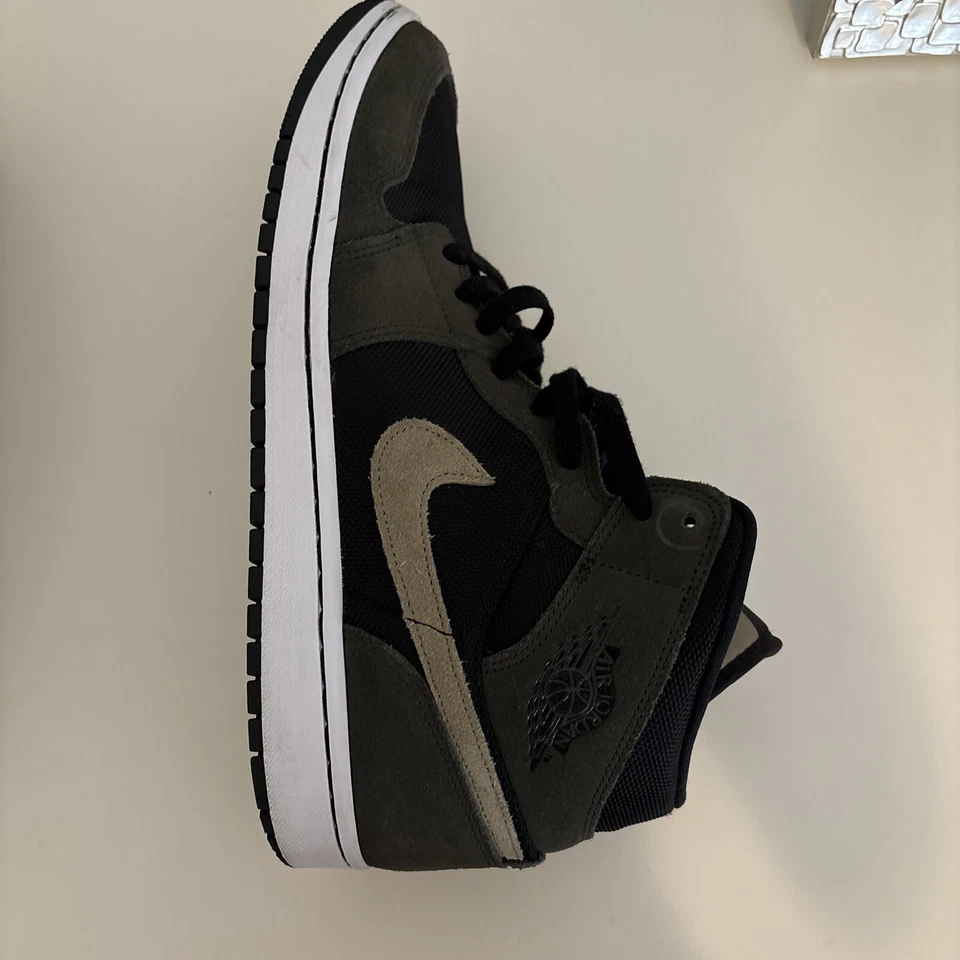 Talla 12 - Air Jordan 1 Mid Olive W Foto 2 de 4