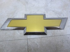 GM# 22786435/23463809 OEM 2014-16 SILVERADO CHROME/GOLD BOW TIE TAILGATE EMBLEM