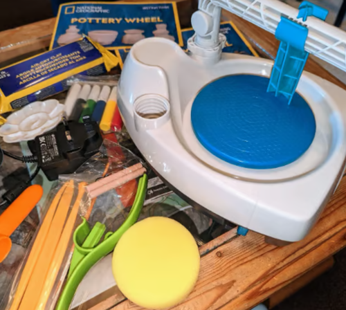 NATIONAL GEOGRAPHIC Kid’s Pottery Wheel (UK Version) - Complete Pottery Kit - Picture 3 of 3