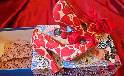 Irregular Choice Funky Pumps Schnürschuhe vorne 3,5'' Absatz, Gr.6, Herzmuster.