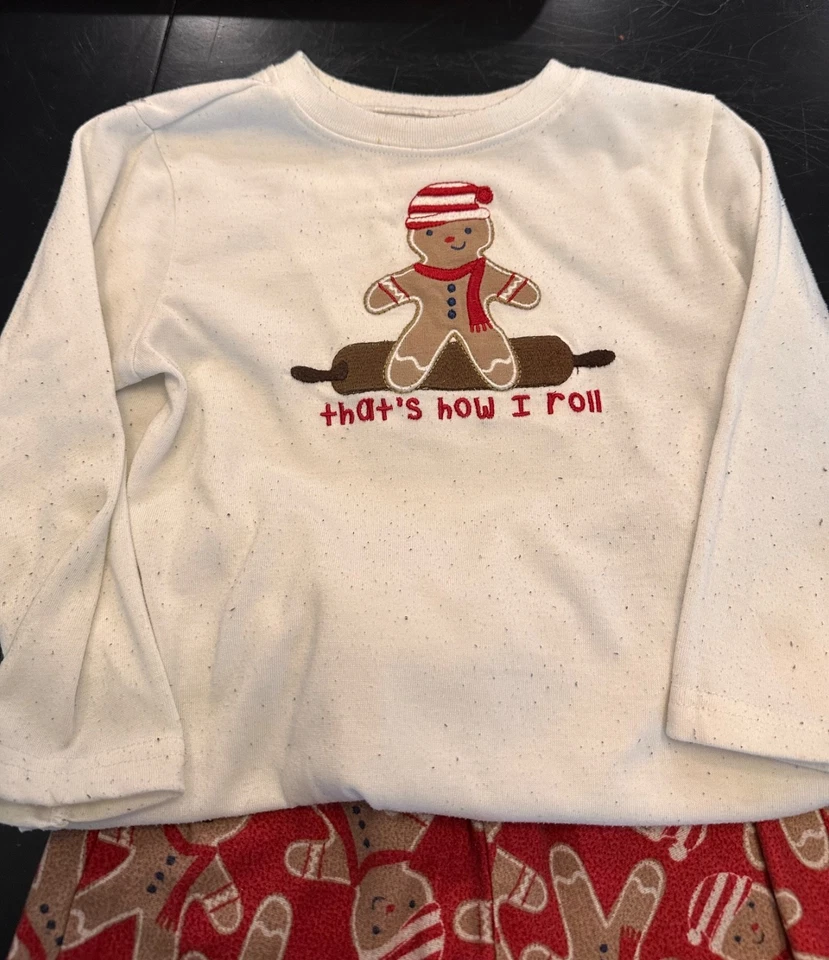 Lote de 4 pijamas de vacaciones 4/5 y 6T 2 pijamas de Navidad 1-Halloween 1-StarWars Foto 3 de 4