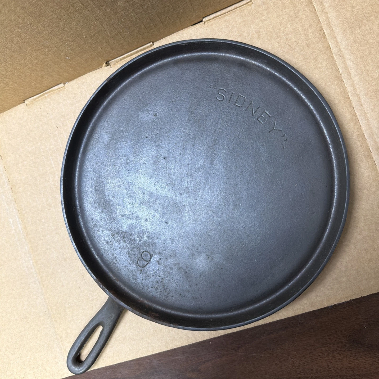 “Sidney” Cast Iron Skillet 9 Flat Sturdy Flat Camping Outdoor