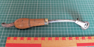 SUPERB ANTIQUE LEATHER MAKERS ADJUSTABLE PIN PRICKING WHEEL TOOL COBBLER DIXON
