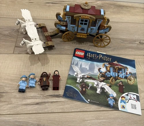 Lego - Harry Potter  - 75958 - Beaubaxtons' Carriage: Arrival at Hogwarts No Box