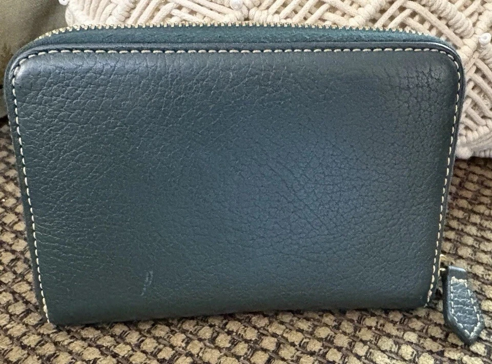 Cartera mediana Dooney Bourke verde Dillen de cuero granulado y Vacchetta con cremallera alrededor Foto 4 de 4