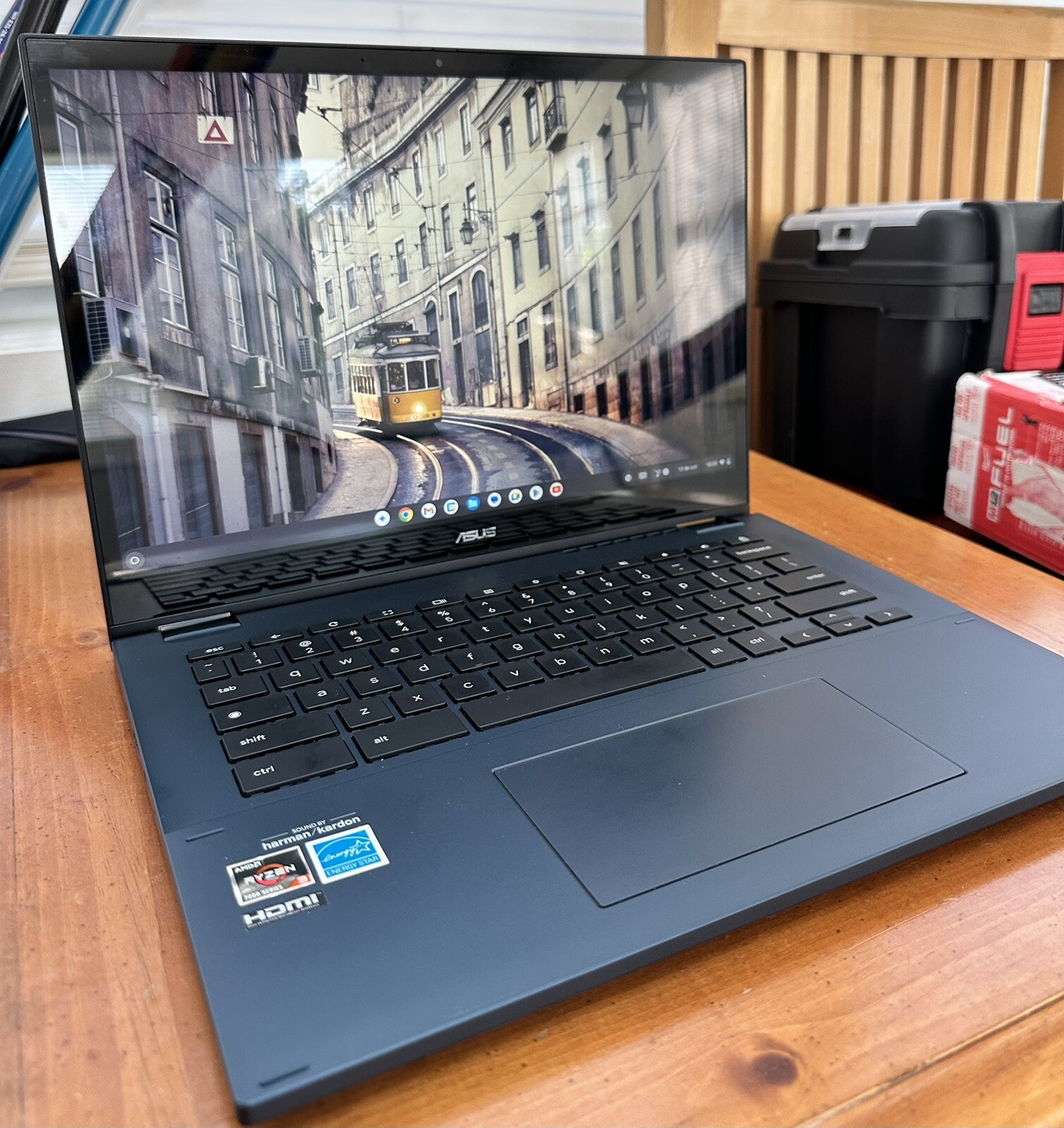 Asus Chromebook 128GB SSD AMD Ryzen 3 7320C 8GB RAM Google AI-image