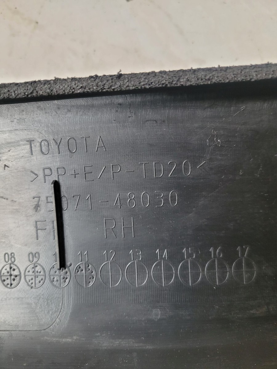 LEXUS RX450H FRONT RIGHT DRIVER DOOR LOWER TRIM MOULDING 75071