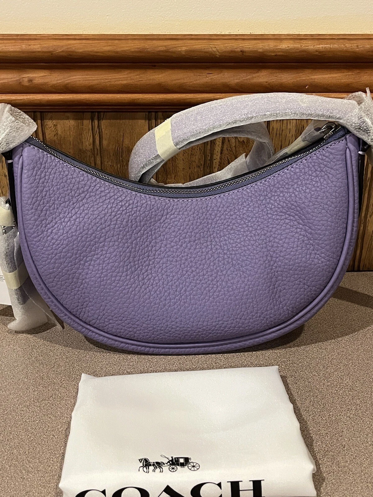 Borsa a tracolla Coach Luna nuova con etichetta morbida pelle di ciottoli viola chiaro viola CC439