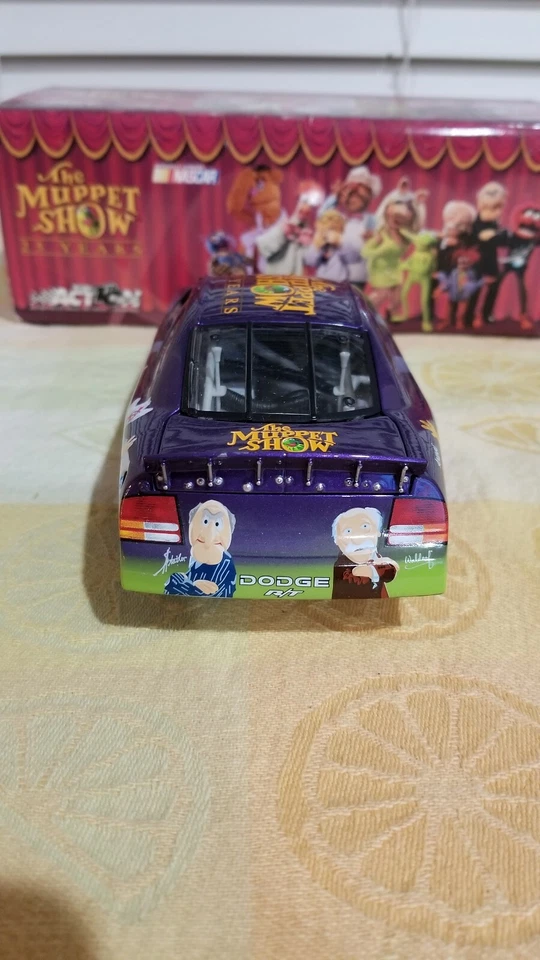 THE MUPPETS SHOW 25th ANNIVERSARY CAR 2002 DODGE INTREPID R/T ELITE 1/24 SCALE - Image 4 of 4