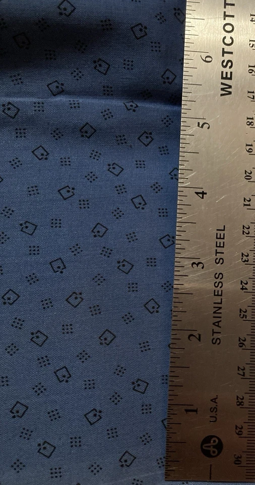 Pequeño patrón geométrico negro en denim azul de colección tela de algodón con edredón de fábrica 1 año x 44" Foto 2 de 3