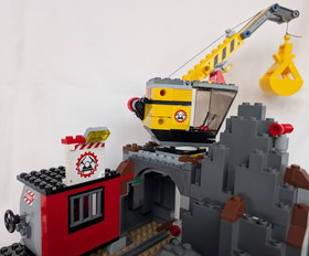 LEGO 4204 The Mine City Mining Crane Truck Train Conveyor Belt Cave 2012