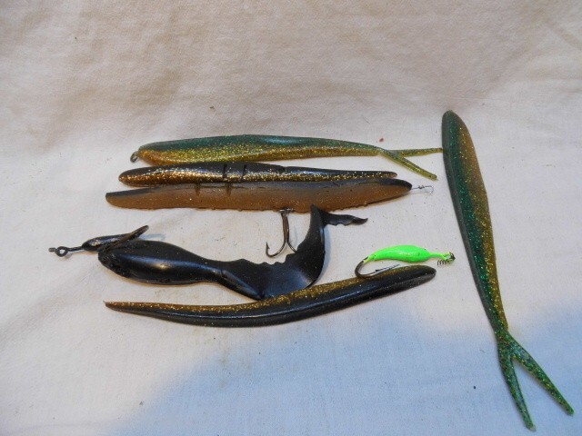 MUSKIE LURE LOT~3 PLUGS/JUGS HEADS & PLASTIC LURES/CASE~ONE PRICE FOR ALL - Image 3