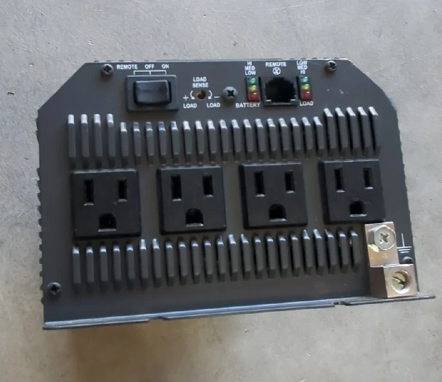 Inversor ultra compacto Tripp Lite PV1000HF 1000W 12V CC AC 120V 4 salidas Foto 2 de 4