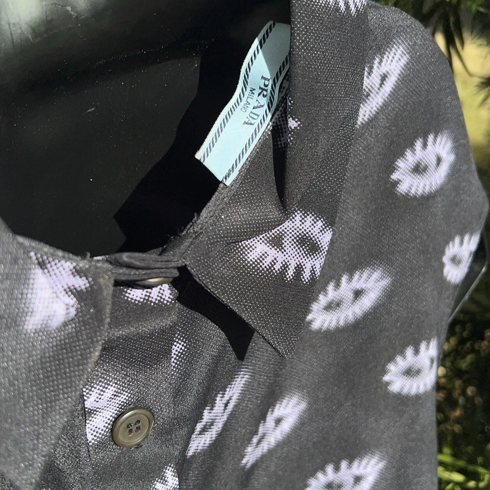 Top Prada Milano 6 Ojos Estampado Púrpura Negro Sin Mangas Cuello Abotonado Espalda Seda Foto 4 de 4