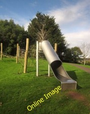 Foto diapositiva 6x4, Kitson Park Torquay Una diapositiva de tubo recto en el playgro c2012