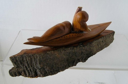 Primitive Vintage Carved Wood Eskimo Inuit with Walrus on Boat hunting 11"x3"x9" - Picture 6 of 10