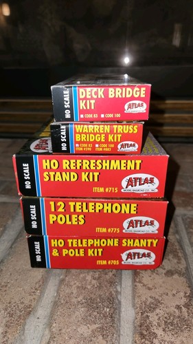 ATLAS HO Scale Model Kits LOT of 5 Telephone Shanty,Refreshment Stand, Deck, ETC - Picture 2 of 2