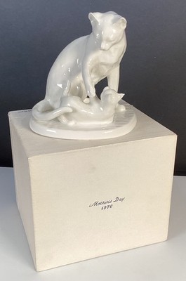 Noritake White Porcelain Cat And Kitten Figurine Mother s Day 1976 Japan #54486