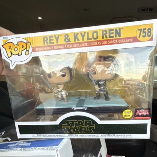 Funko Pop! Moments Star Wars Rey & Kylo Ren Glow Target Con Exclusive #758