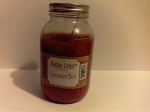 CINNAMON BUN SCENTED CANDLE -- BAKERY LYTES OVEN FRESH SCENTS 