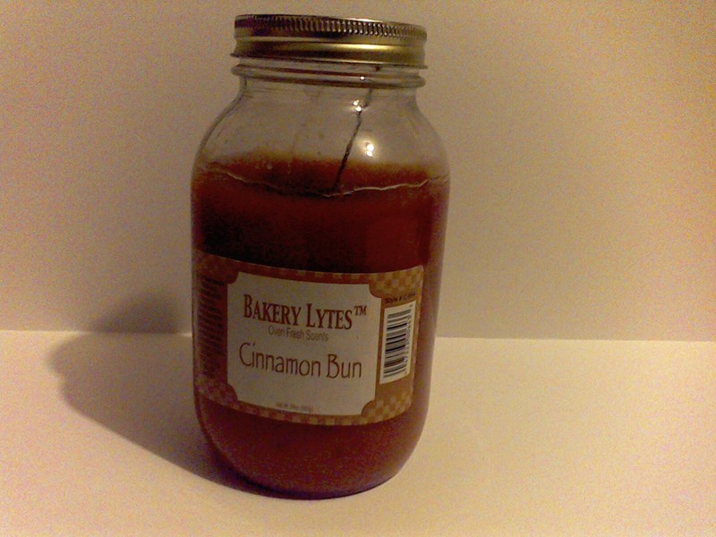 CINNAMON BUN SCENTED CANDLE -- BAKERY LYTES OVEN FRESH SCENTS 
