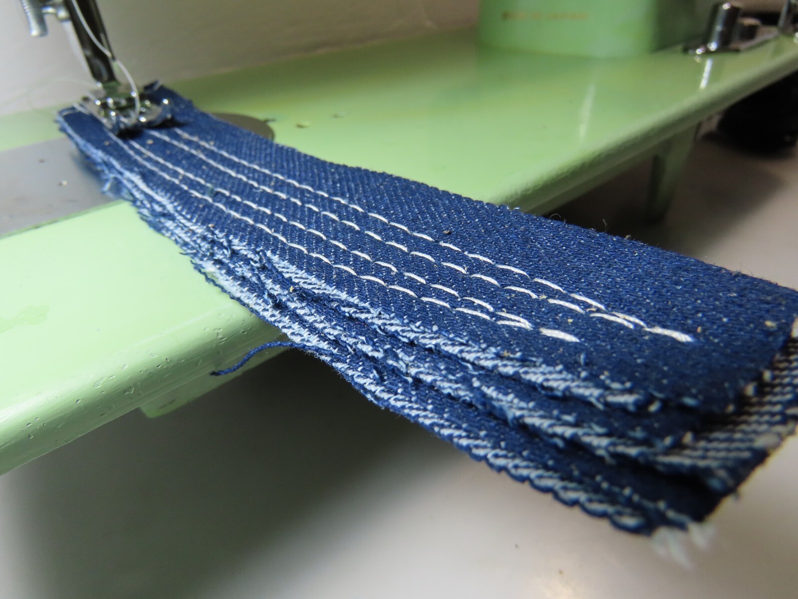 INDUSTRIAL STRENGTH ZIGZAG HEAVY DUTY SEWING MACHINE LEATHER