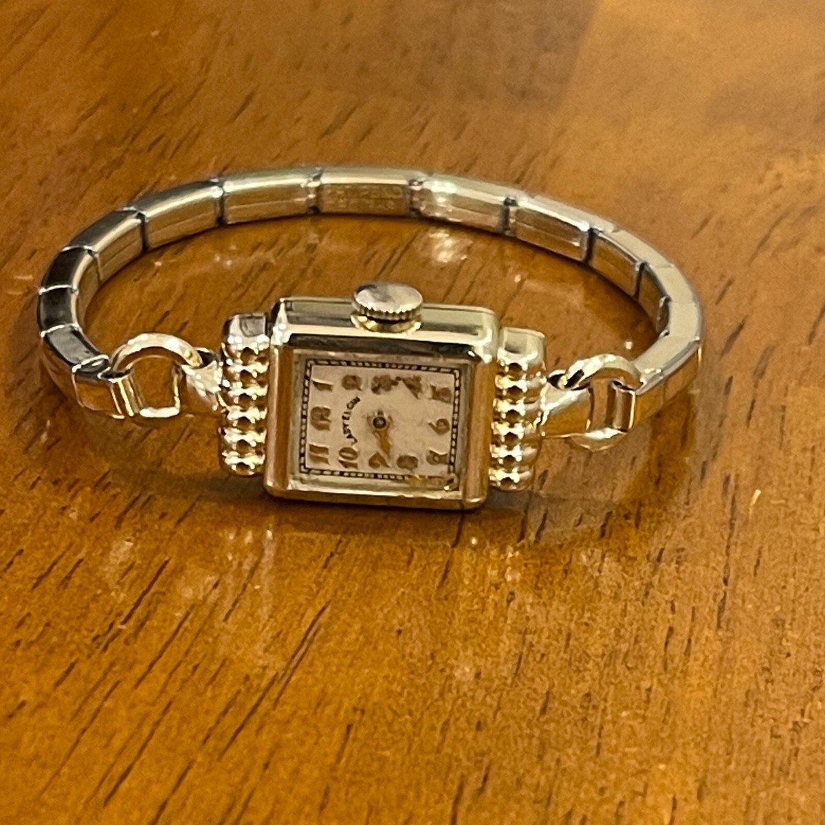 VINTAGE LADY ELGIN MECHANICAL WRISTWATCH 14KARAT GOLD FILLED 1940s