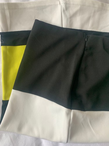 Missguided midi pencil skirt. White and black block colours. SizeUK6. #WSK632 - Picture 4 of 7