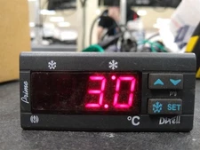 LOT OF 4 Dixell v Electronic Digital Refrigeration Temp Controller