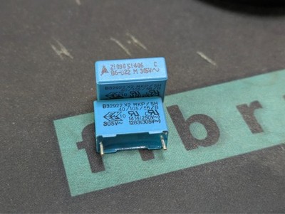 B32922C3223M | Epcos TDK | Film Capacitor 22nF 20% X2 | NEW ORIGINAL | 10 pcs