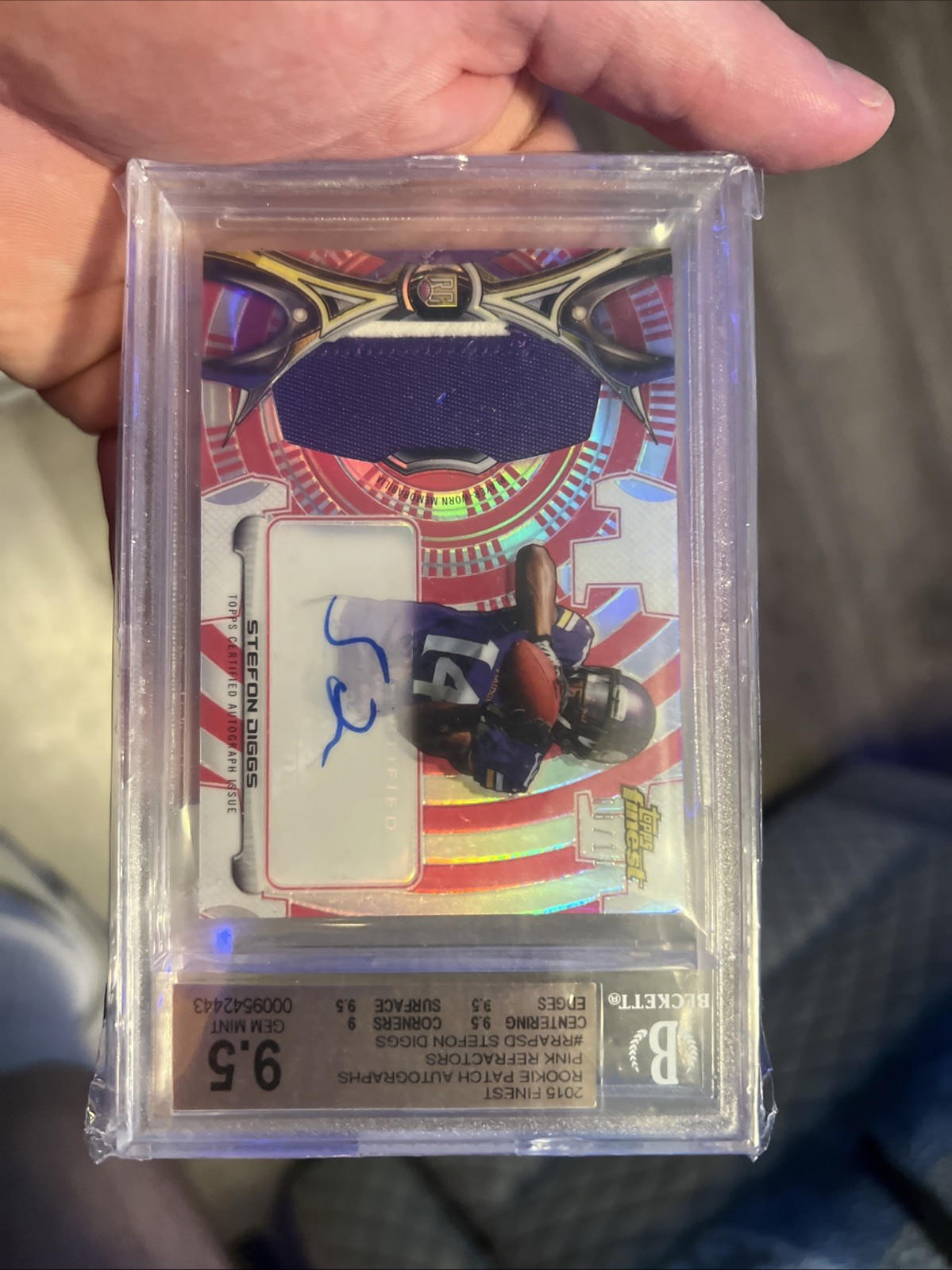Stefon Diggs Finest Rookie Refractor Autograph Patch #SD Jumbo Pink Refractor