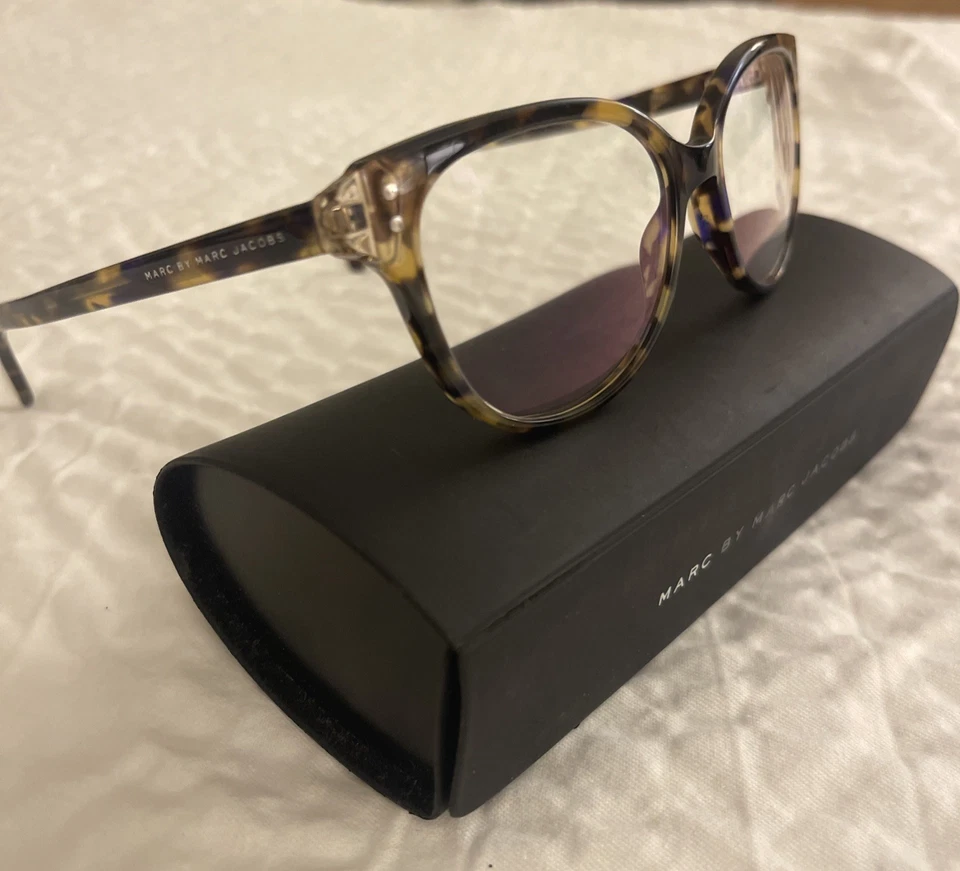 Marco de gafas Marc by Marc Jacobs elegante inteligente marrón tortuga MMJ632 A8T 140 Foto 2 de 4