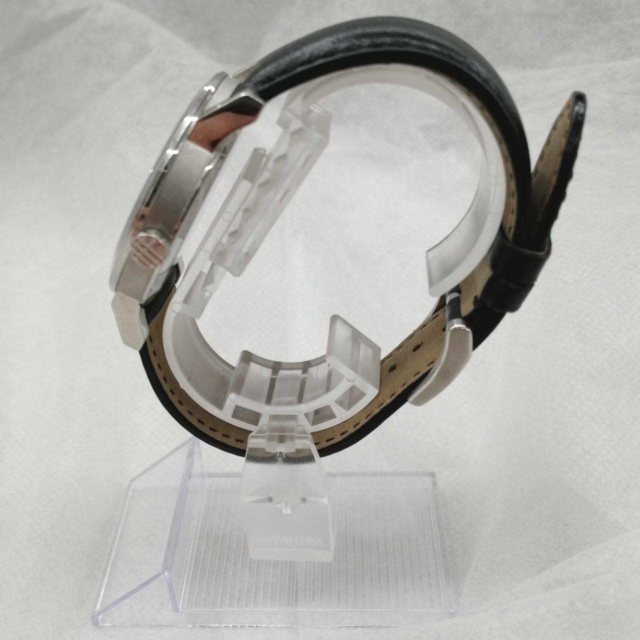 Burberry BU9009 Quartz Men’s Leather Strap Analog Watch Used thumbnail 2