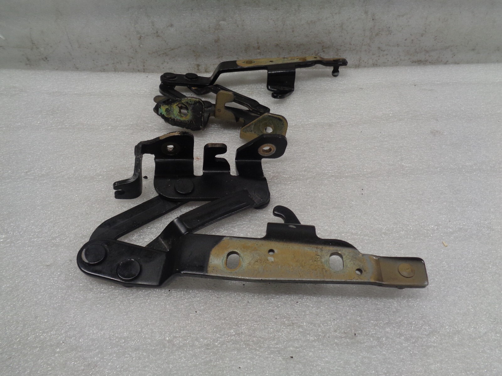 2005-2008 Maserati Quattroporte Front Left Right Hood Hinge Set OEM AK221036