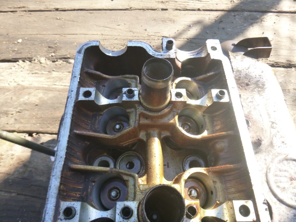 2002 Chevrolet Tracker Cylinder Head DRIVER SIDE 2.5L Suzuki - Image 4 of 4