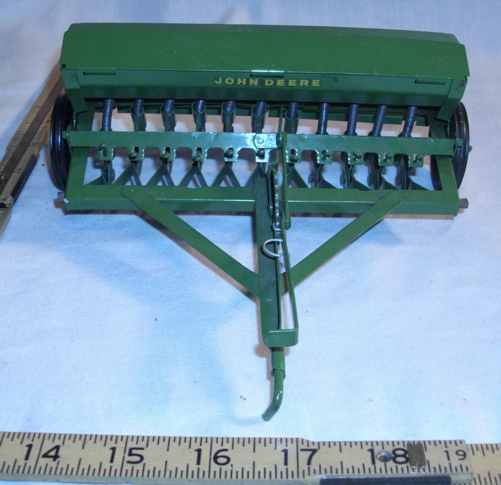 ERTL ESKA JOHN DEERE GRAIN DRILL SEEDER TWIN DOOR 116 IN STEEL 1950s