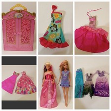 Lote de armario de plástico rosa Mattel Disney Princess 2010 con 2 muñecas/vestidos rotos