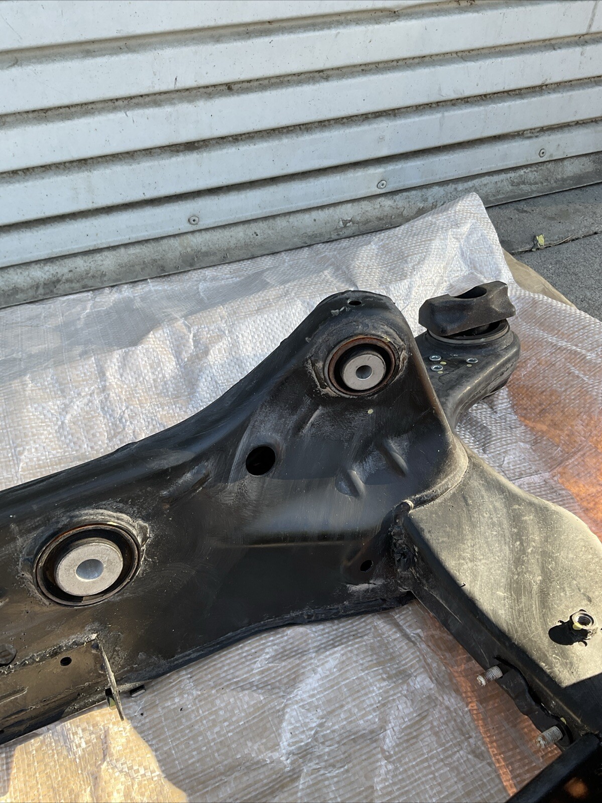 2014 - 2024 MASERATI QUATTROPORTE REAR SUBFRAME UNDERCARRIAGE OEM 06700075690