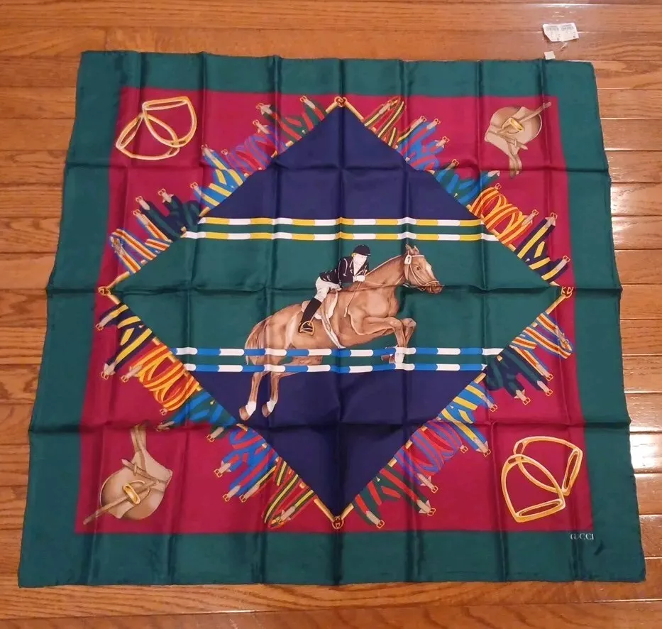 Foulard soie GUCCI VINTAGE jockey sur cheval 33