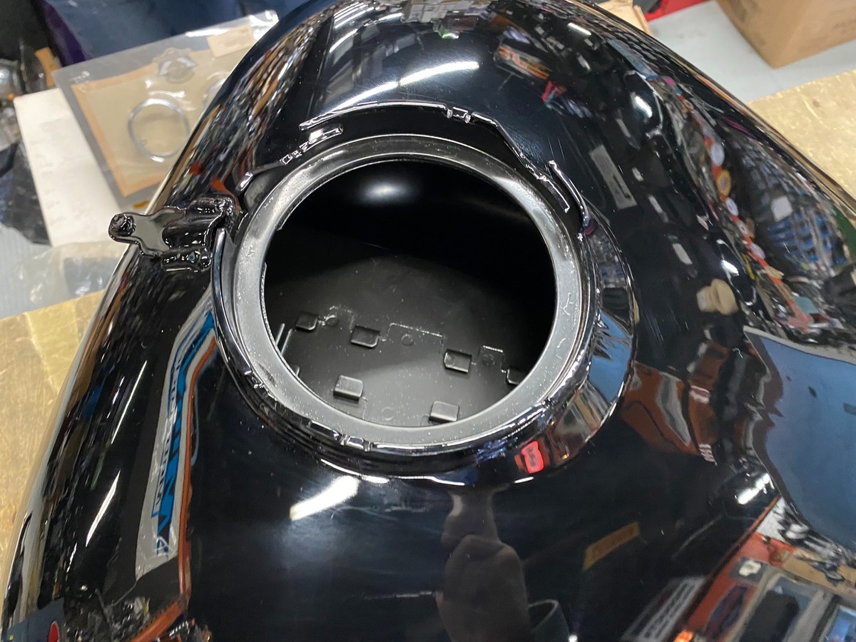 Harley-Davidson 燃料タンク 黒/青 ストライプ Harley-Davidson 燃料タンク 黒/青 ストライプ