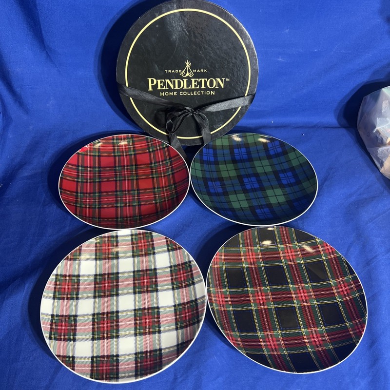 8" Pendleton Home Collection Tartan Plates Christmas Set Of 4 One Is Chipped