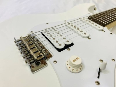 YAMAHA PACIFICA PAC012 Yamaha Pacifica Electric Guitar White SSH