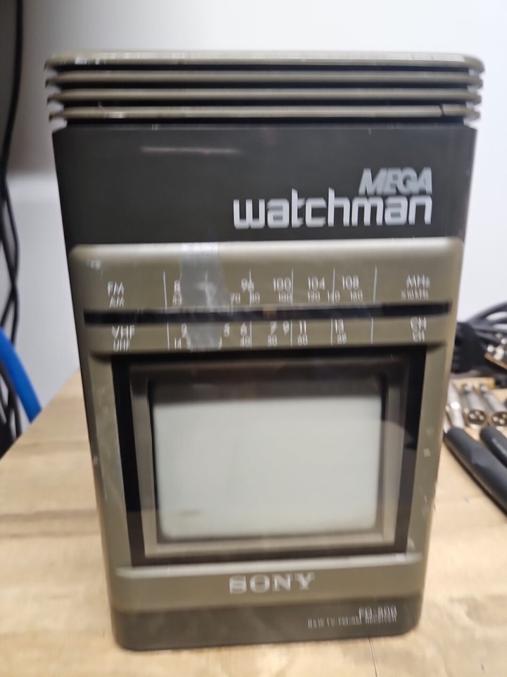 Sony Mega Watchman FD500 Portable Black White TV FM/AM Receiver Works