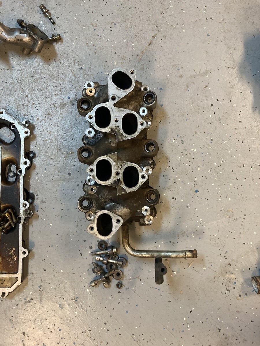 Nissan Maxima VG30e Lower Intake Plenum Manifold Vg30 14003 85E00