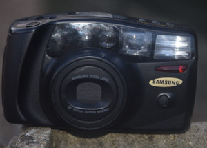 Samsung AF Zoom 800 35mm Film Camera Point & Shoot & Case