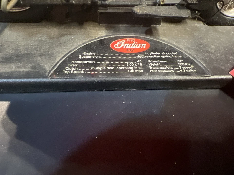 Tootsietoy 1942 Indian 442 Bagger Diecast Motorcycle 1:10 Burgundy - Image 3 of 4